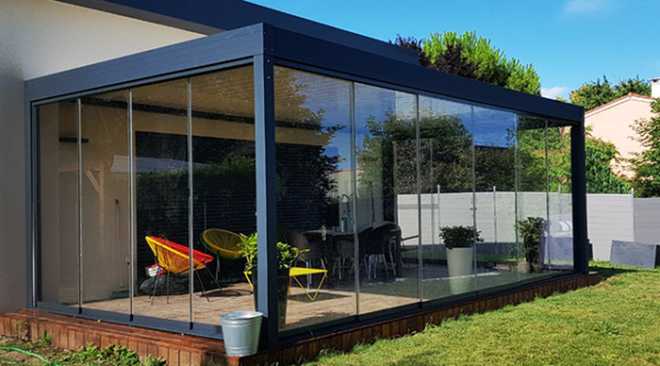 pérgola con cristal